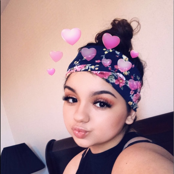 Meet your Posher, Itzel - Picture 1 of 1